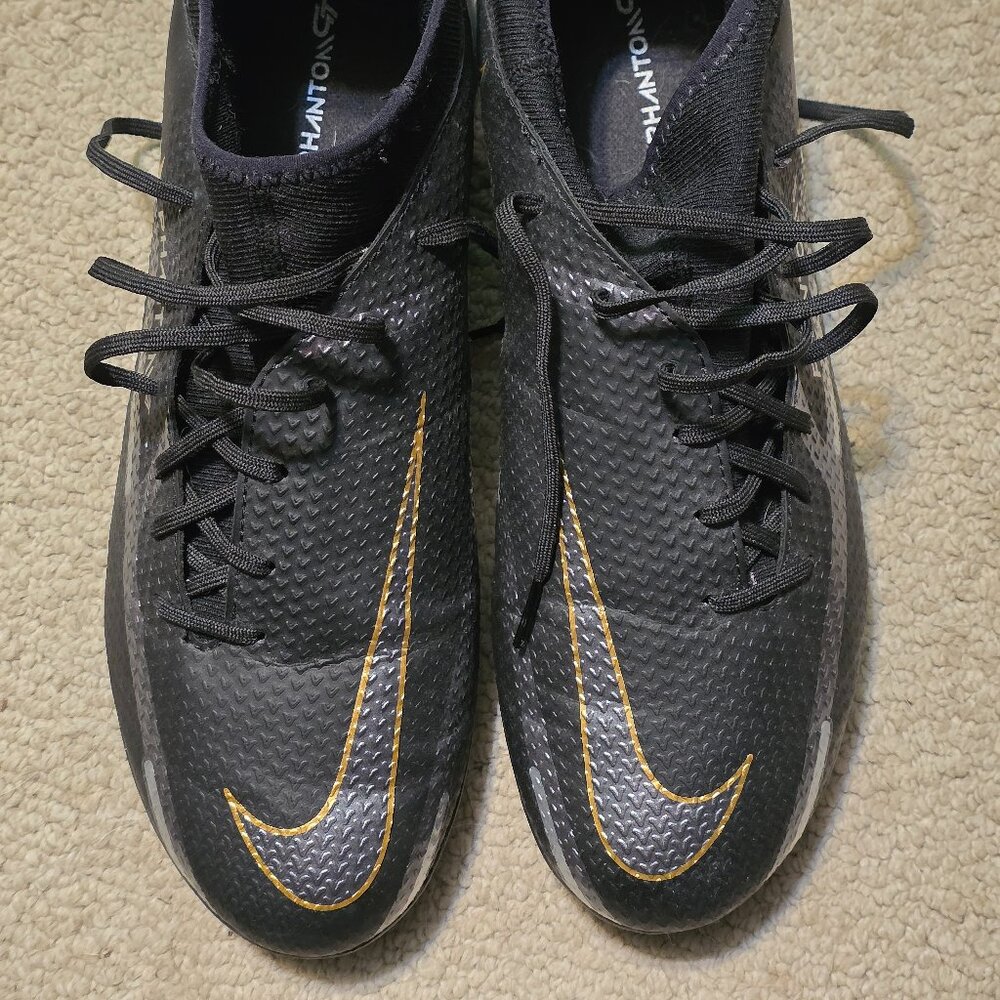Men's black Nike phantom GT indoor soccer shoes size 9